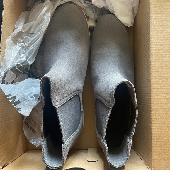 Brand New Timberland Women’s Lakeville Double Gore Chelsea Boot - Picture 9 of 13